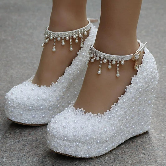 Crystal Queen White Wedges Wedding Pumps Sweet White Flower Lace Pearl Platform Pump Shoes Classic Bride Dress High Heeled Lady