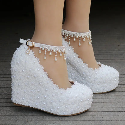 Crystal Queen White Wedges Wedding Pumps Sweet White Flower Lace Pearl Platform Pump Shoes Classic Bride Dress High Heeled Lady