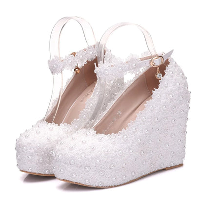 Crystal Queen White Wedges Wedding Pumps Sweet White Flower Lace Pearl Platform Pump Shoes Classic Bride Dress High Heeled Lady