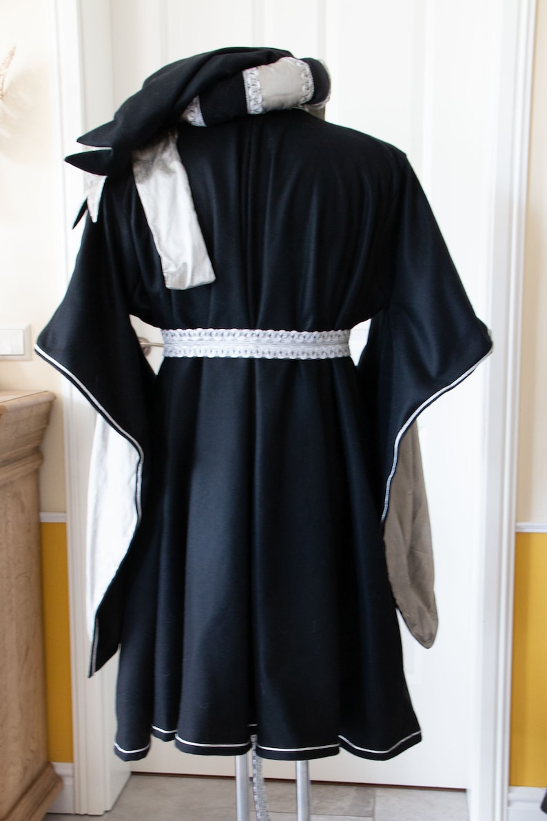 Late Medieval Short Gown for Men with Matching Chaperon