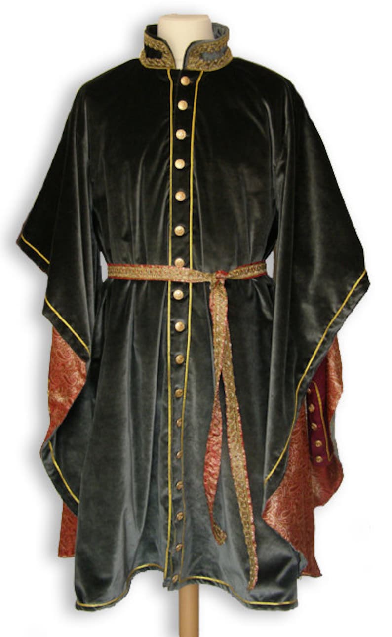 Late Medieval Short Gown for Men with Matching Chaperon