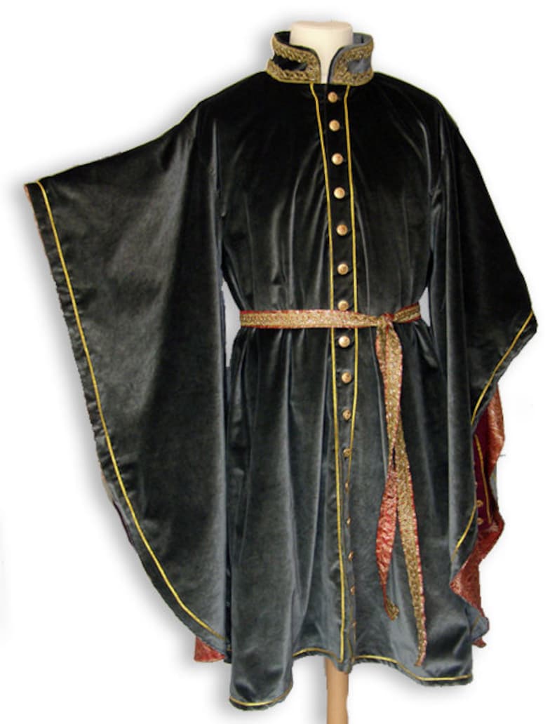 Late Medieval Short Gown for Men with Matching Chaperon