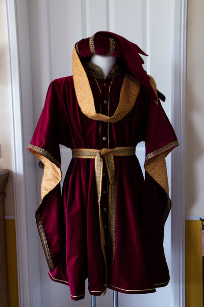 Late Medieval Short Gown for Men with Matching Chaperon